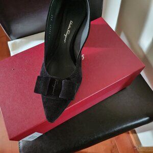 Salvatore Ferragamo viva 55 suede pumps  size 9.5